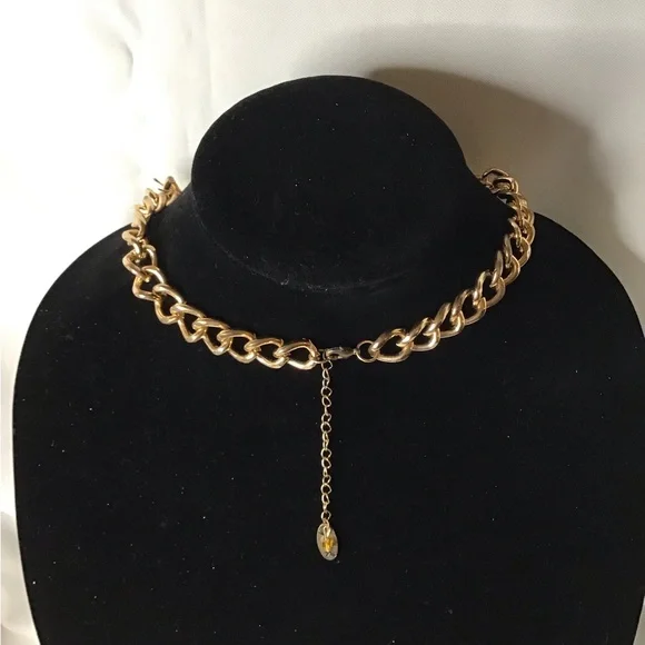 Beautiful heavy Gold chain necklace, swirly blue medallion $25 - Picture 4 of 4